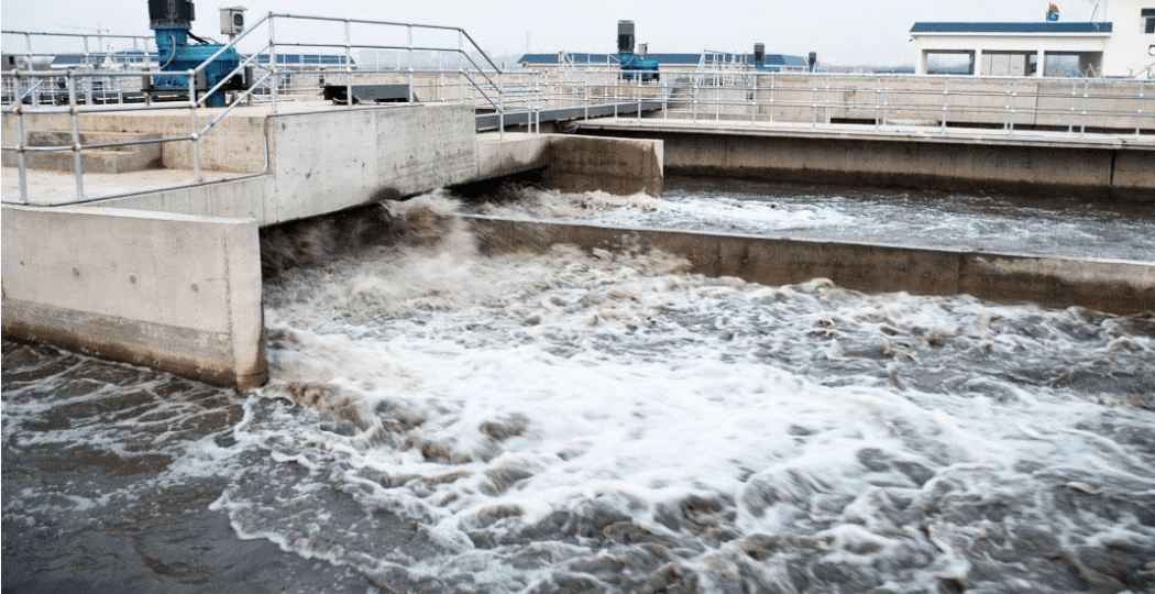 （圖：廢水處理起泡場景）